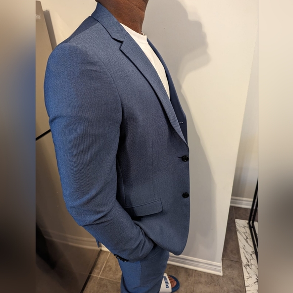 Two-piece suits - Picture 5 of 8